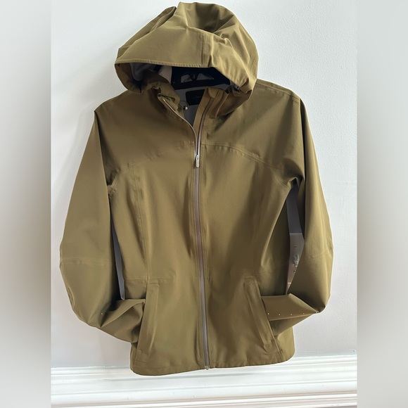 Lululemon Rain Rival jacket - Picture 12 of 16